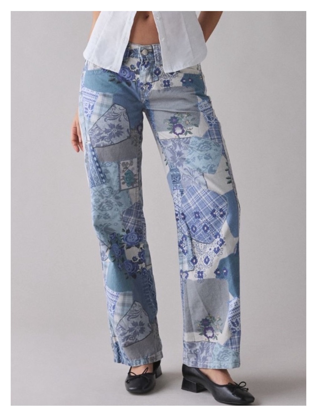 🟤NWT BDG Kayla Cotton Canvas Low-Rise Pants in Blue/White Patchwork Print Sz 26 - Picture 3 of 5